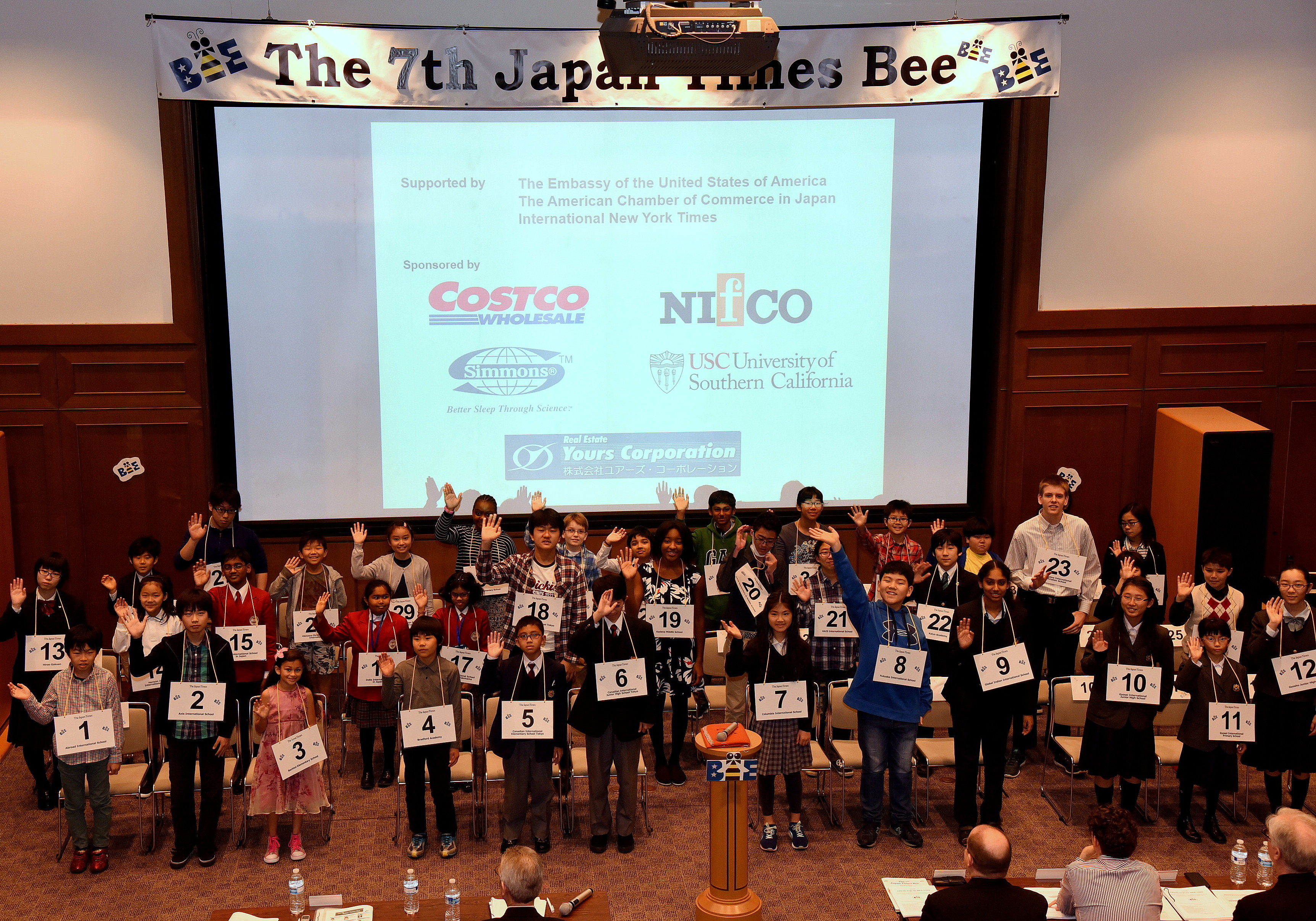 Participants gather for the 7th Japan Times Bee held in Tokyo on Saturday.
