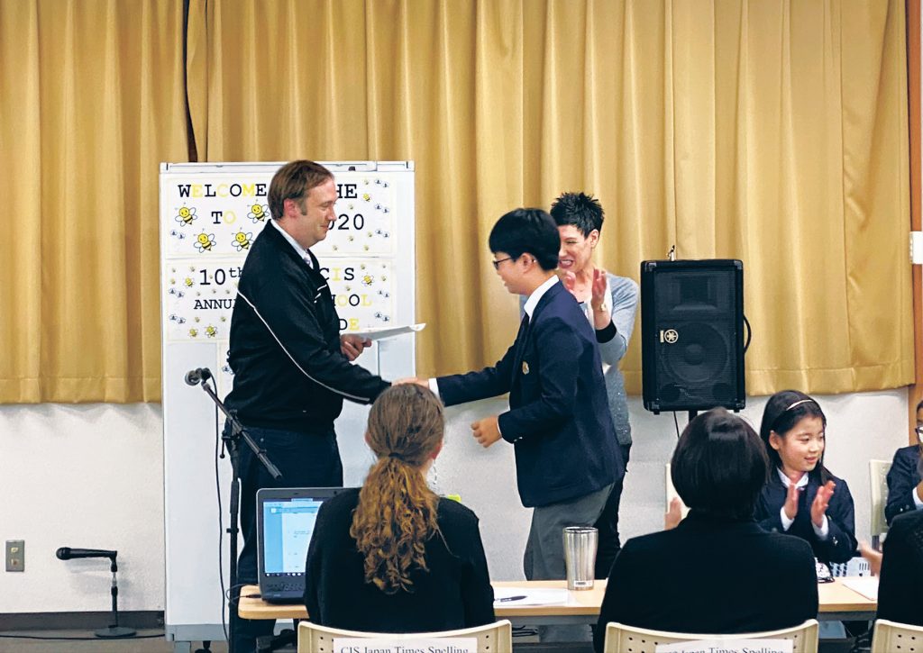 Jun Woo Jung, runner-up of the Canadian International Elementary School Tokyo bee, shakes hands with the school principal, JP Jamieson, in January. | CANADIAN INTERNATIONAL ELEMENTARY SCHOOL TOKYO